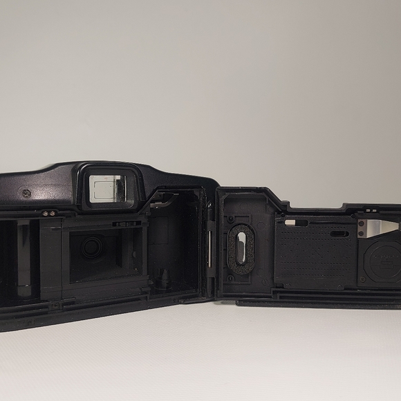 Canon Sure Shot Owl Date 35mm Point and Shoot Film Camera - Picture 6 of 8